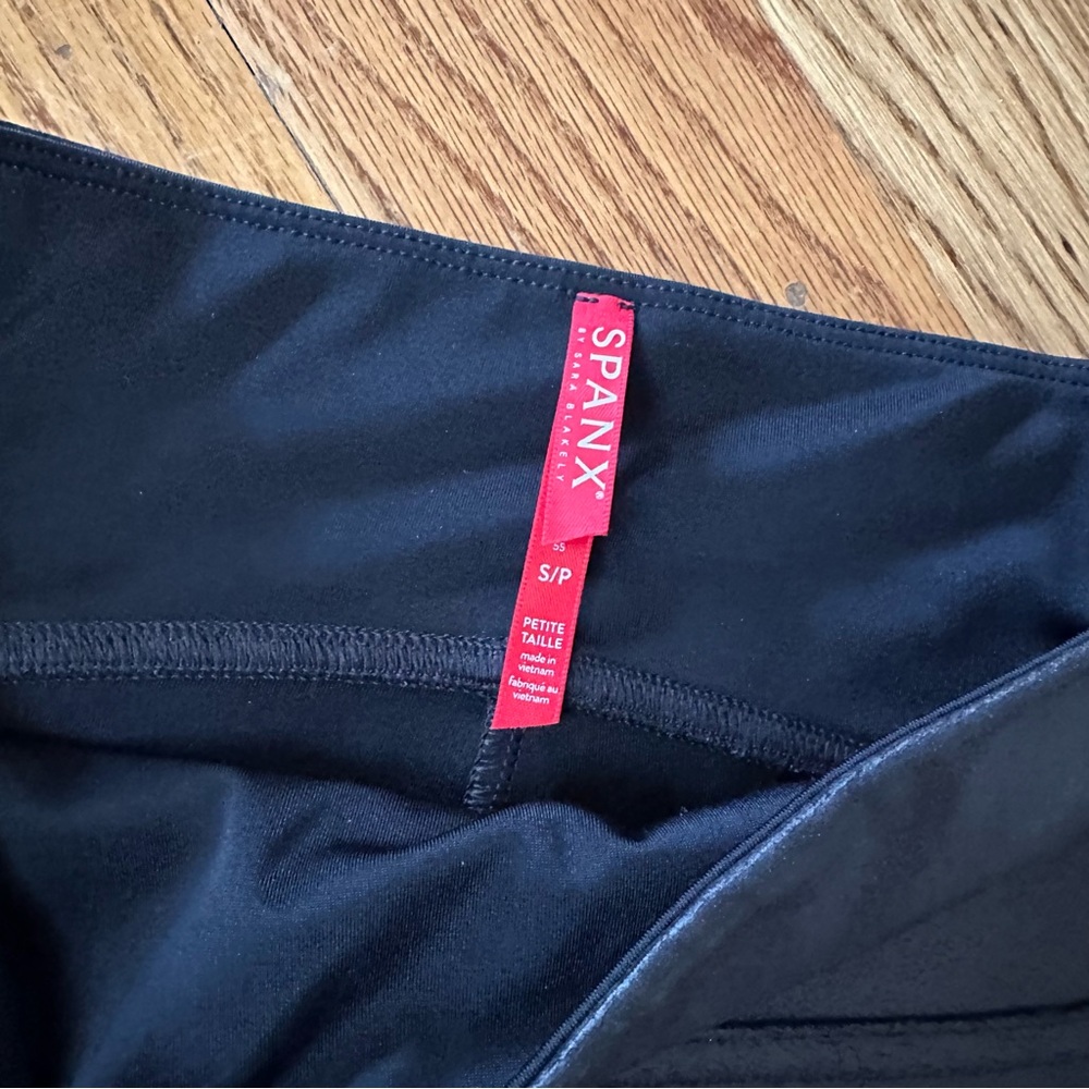Spanx Faux Leather Leggings - Picture 5 of 9